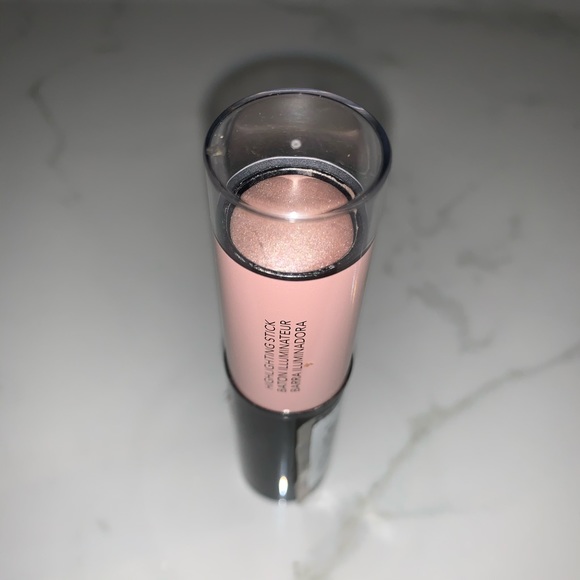 Photoready Highlighter Insta-Fix Stick - Picture 3 of 7